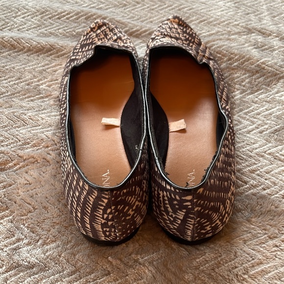 Patterned Point Toe Flat, Loafer Style - Black & White - Size 8 1/2 - Picture 3 of 8